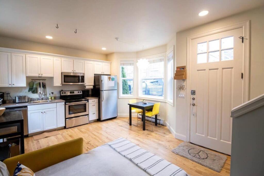Adorable Cozy House With Parking And Loft! Seattle Exterior foto